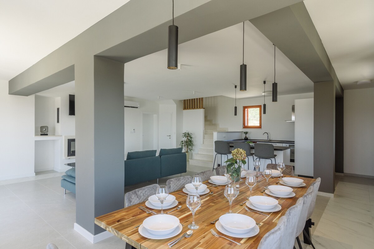 Dining table and kitchen at Authentic Stone Villa